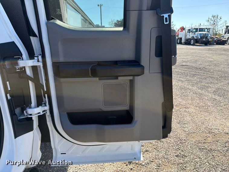 image for item FB5129 2021 Ford F550 Super Duty Ext. Cab utility / service truck