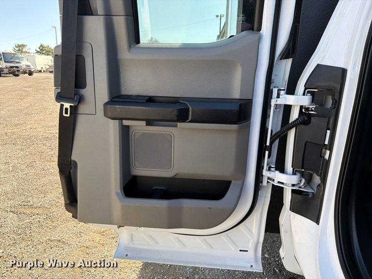 image for item FB5129 2021 Ford F550 Super Duty Ext. Cab utility / service truck