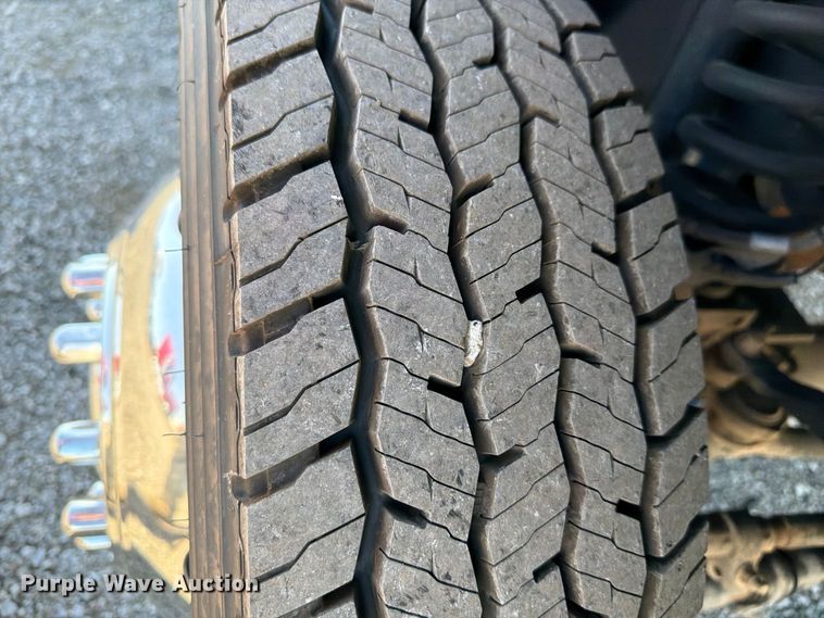 image for item FB5129 2021 Ford F550 Super Duty Ext. Cab utility / service truck
