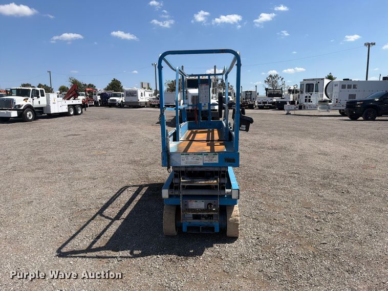 image for item FB5132 2000 Genie GS2032 scissor lift