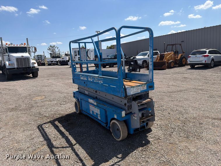 image for item FB5132 2000 Genie GS2032 scissor lift