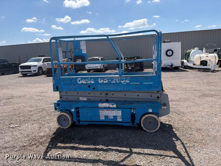 image for item FB5132 2000 Genie GS2032 scissor lift