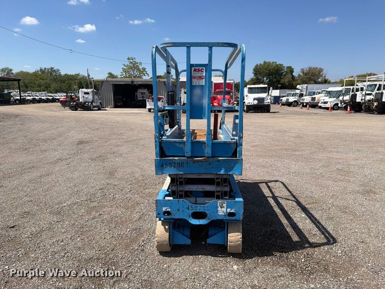 image for item FB5132 2000 Genie GS2032 scissor lift