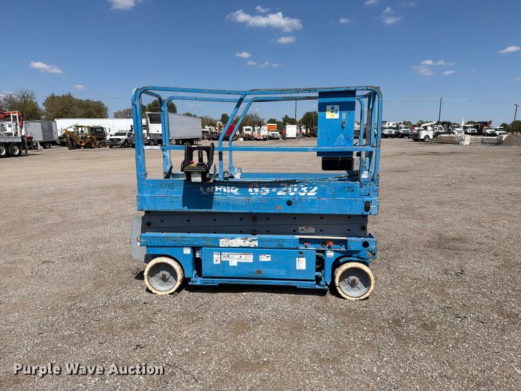 image for item FB5132 2000 Genie GS2032 scissor lift