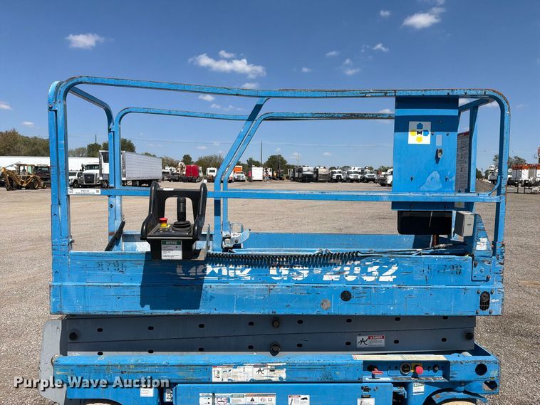 image for item FB5132 2000 Genie GS2032 scissor lift