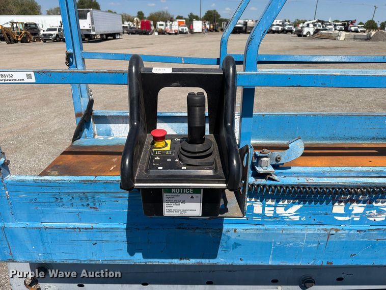 image for item FB5132 2000 Genie GS2032 scissor lift