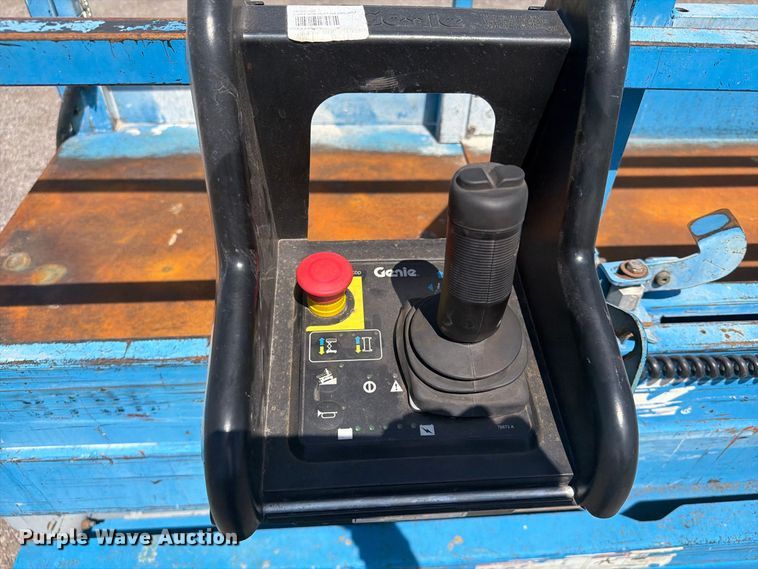 image for item FB5132 2000 Genie GS2032 scissor lift
