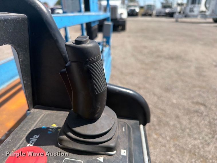 image for item FB5132 2000 Genie GS2032 scissor lift