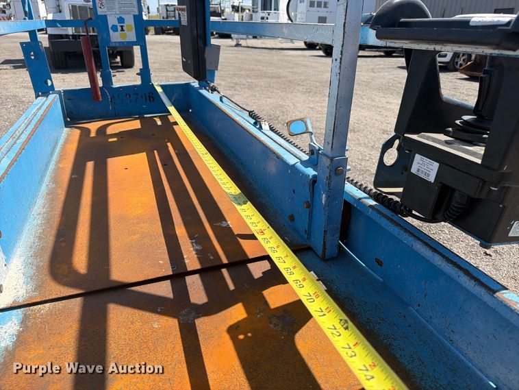 image for item FB5132 2000 Genie GS2032 scissor lift