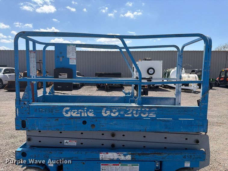 image for item FB5132 2000 Genie GS2032 scissor lift