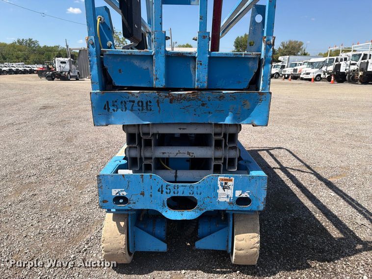 image for item FB5132 2000 Genie GS2032 scissor lift