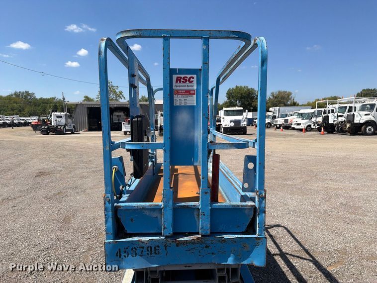 image for item FB5132 2000 Genie GS2032 scissor lift