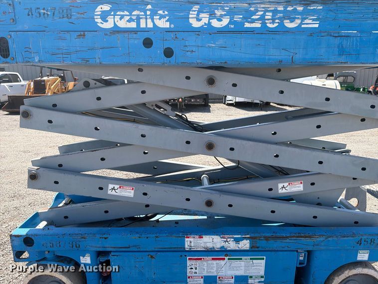 image for item FB5132 2000 Genie GS2032 scissor lift