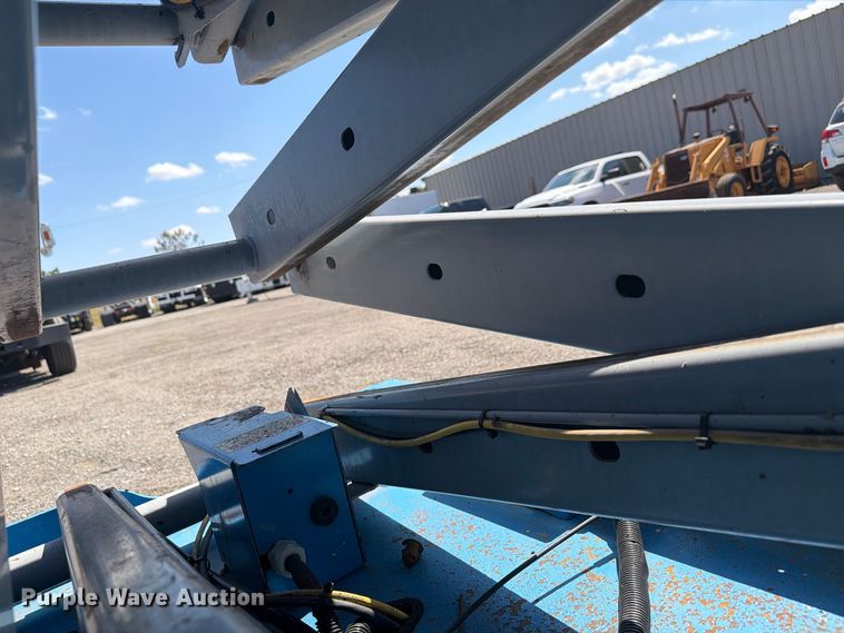 image for item FB5132 2000 Genie GS2032 scissor lift