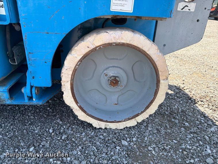 image for item FB5132 2000 Genie GS2032 scissor lift