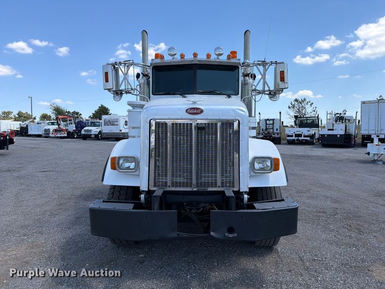 image for item FB5133 2005 Peterbilt 357 crane truck