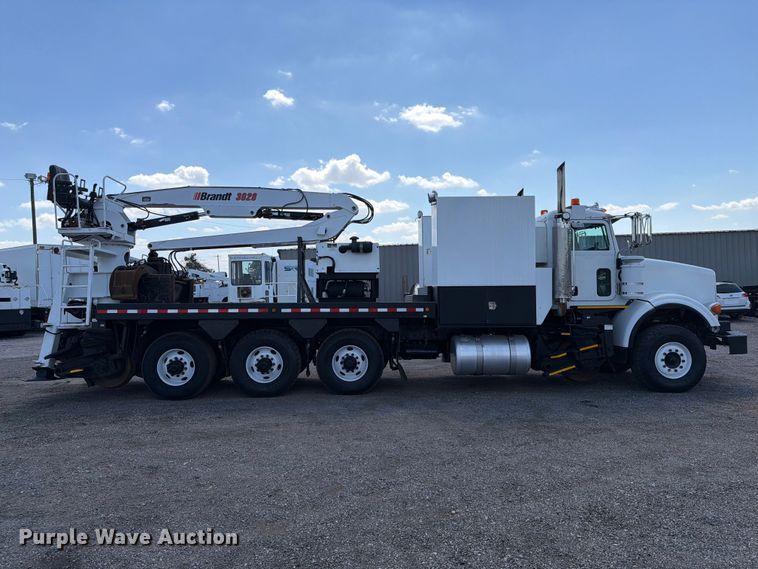 image for item FB5133 2005 Peterbilt 357 crane truck