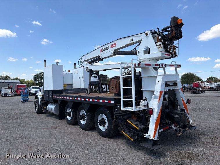 image for item FB5133 2005 Peterbilt 357 crane truck