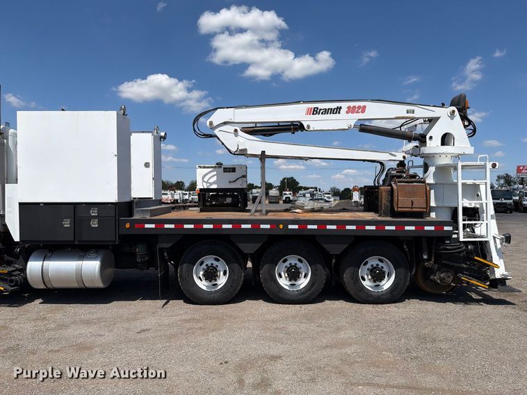 image for item FB5133 2005 Peterbilt 357 crane truck