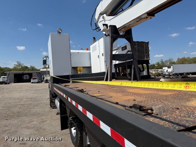 image for item FB5133 2005 Peterbilt 357 crane truck