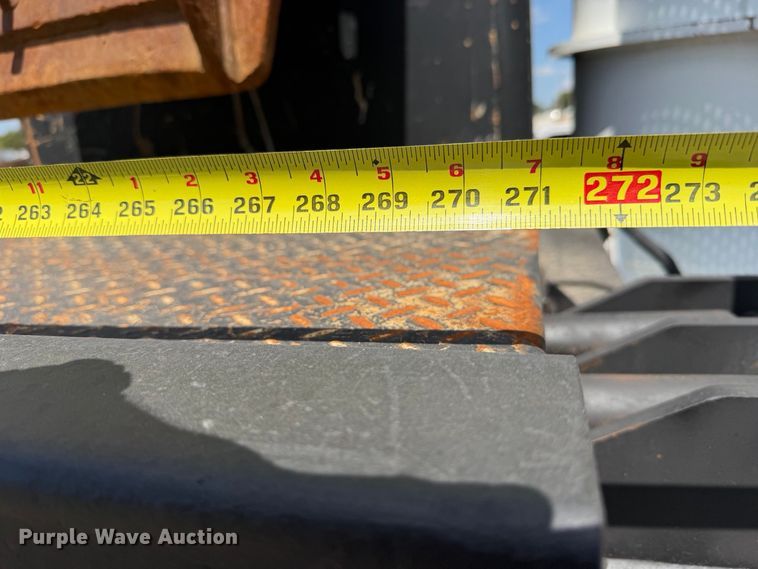 image for item FB5133 2005 Peterbilt 357 crane truck