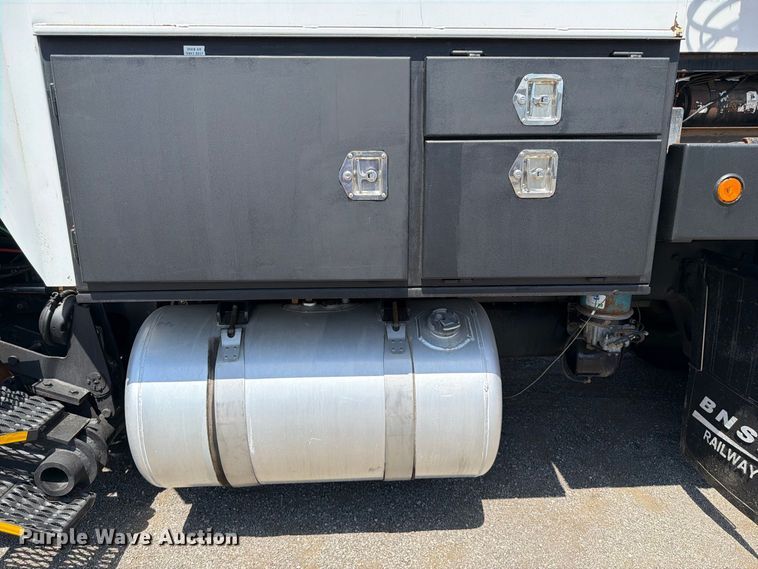 image for item FB5133 2005 Peterbilt 357 crane truck