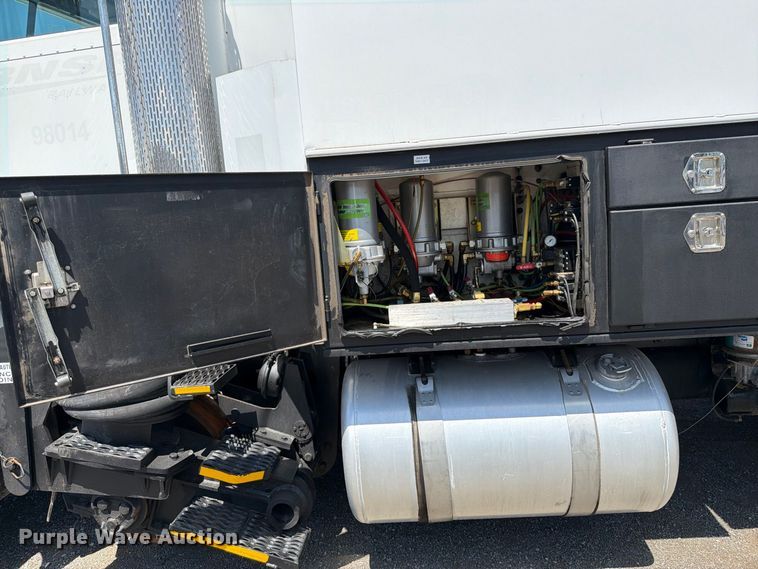 image for item FB5133 2005 Peterbilt 357 crane truck
