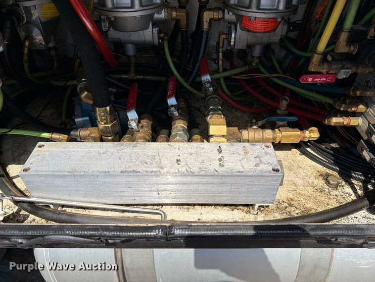image for item FB5133 2005 Peterbilt 357 crane truck