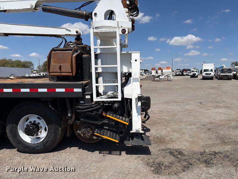 image for item FB5133 2005 Peterbilt 357 crane truck