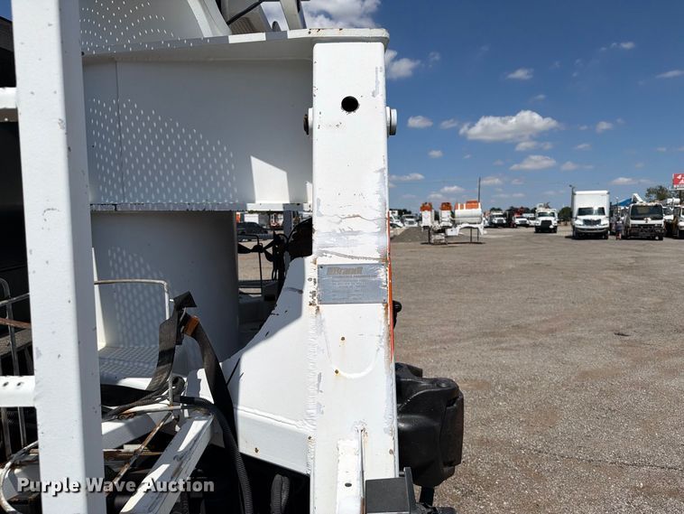 image for item FB5133 2005 Peterbilt 357 crane truck