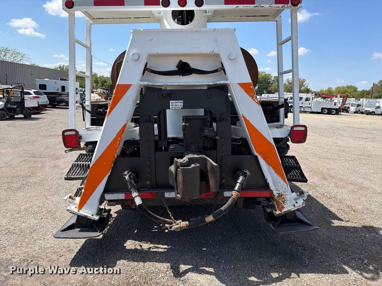 image for item FB5133 2005 Peterbilt 357 crane truck