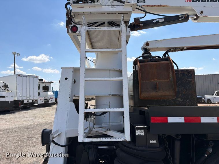 image for item FB5133 2005 Peterbilt 357 crane truck