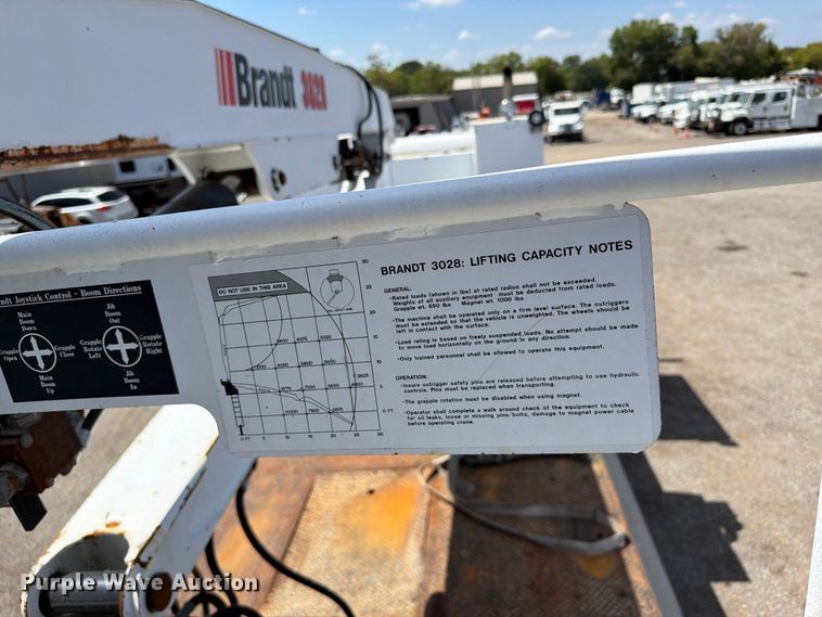 image for item FB5133 2005 Peterbilt 357 crane truck