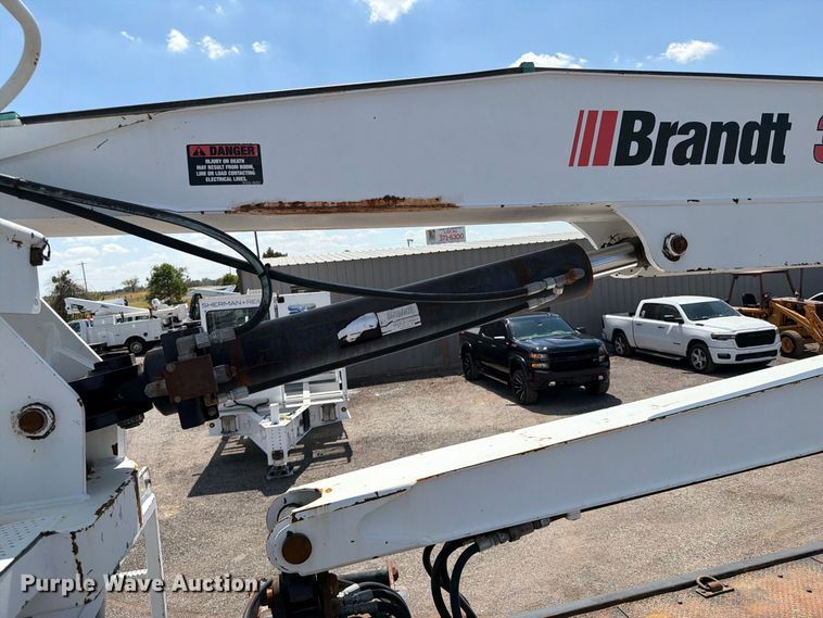 image for item FB5133 2005 Peterbilt 357 crane truck