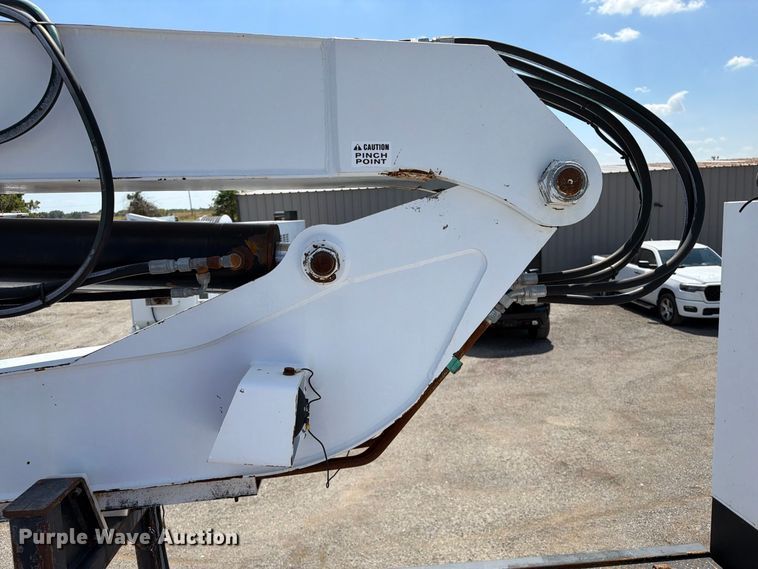 image for item FB5133 2005 Peterbilt 357 crane truck
