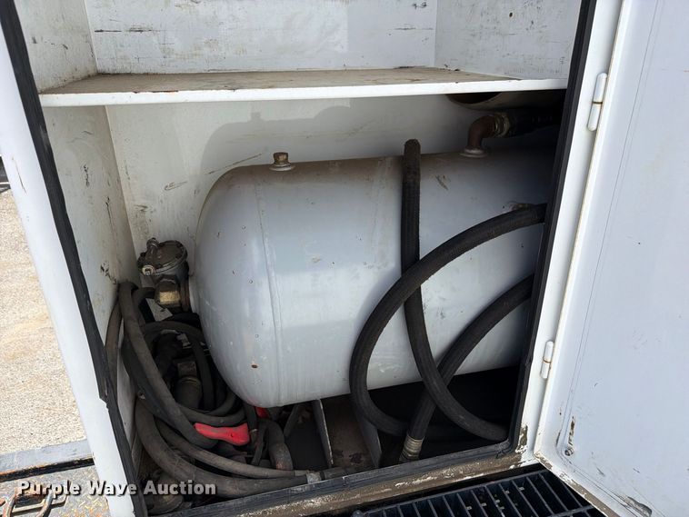 image for item FB5133 2005 Peterbilt 357 crane truck