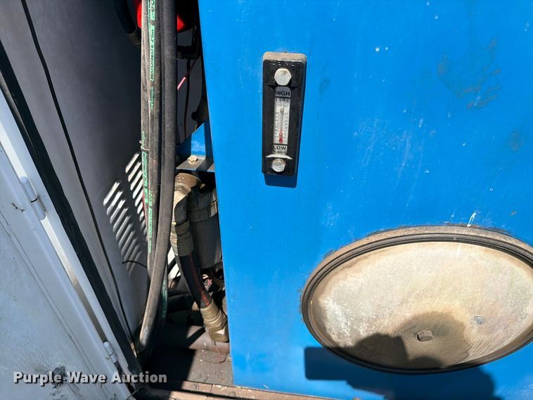 image for item FB5133 2005 Peterbilt 357 crane truck