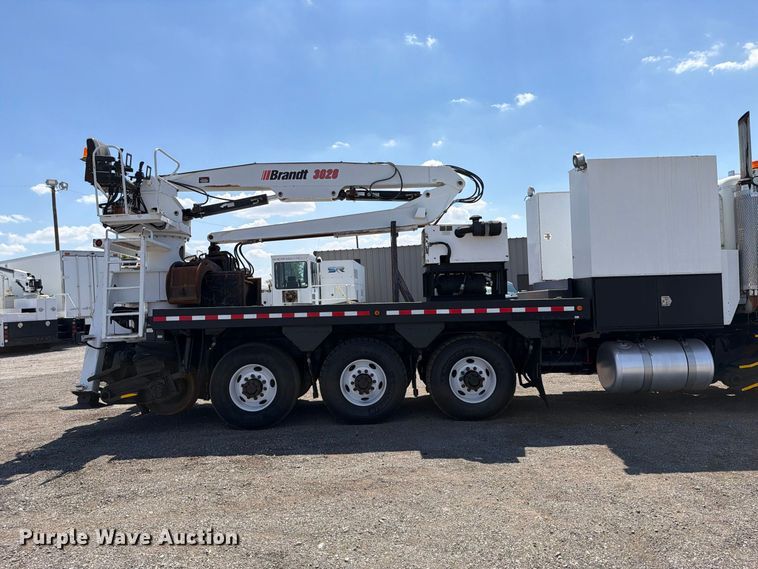image for item FB5133 2005 Peterbilt 357 crane truck