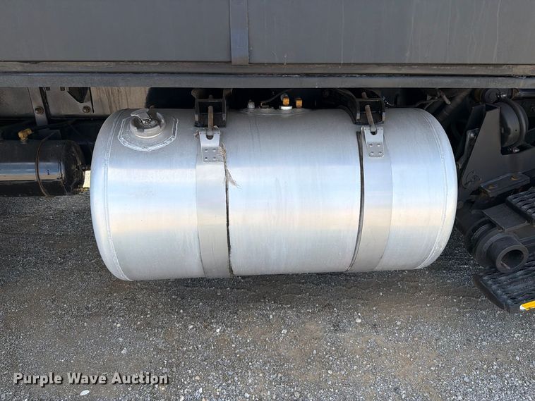 image for item FB5133 2005 Peterbilt 357 crane truck