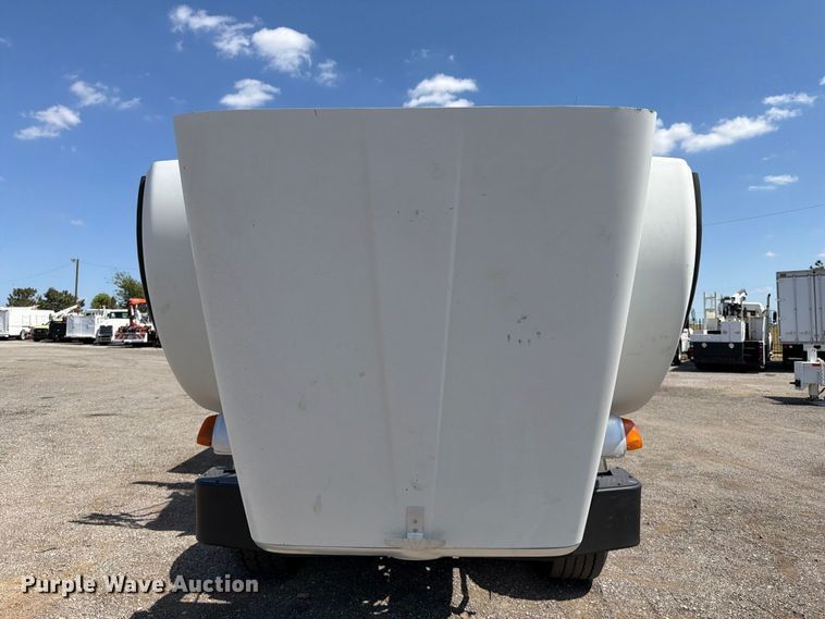 image for item FB5133 2005 Peterbilt 357 crane truck