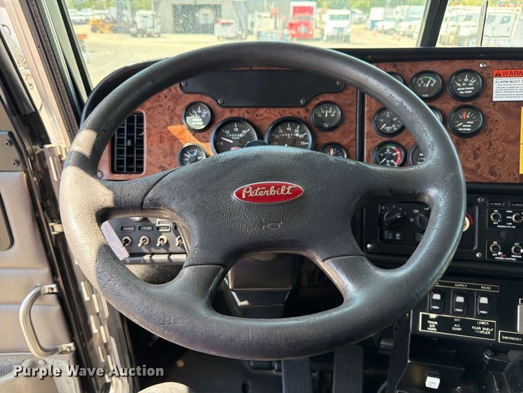 image for item FB5133 2005 Peterbilt 357 crane truck
