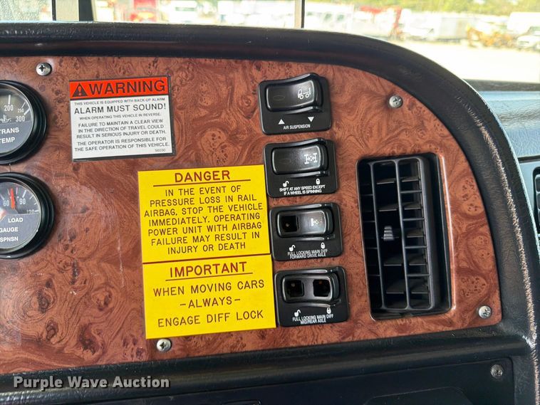 image for item FB5133 2005 Peterbilt 357 crane truck