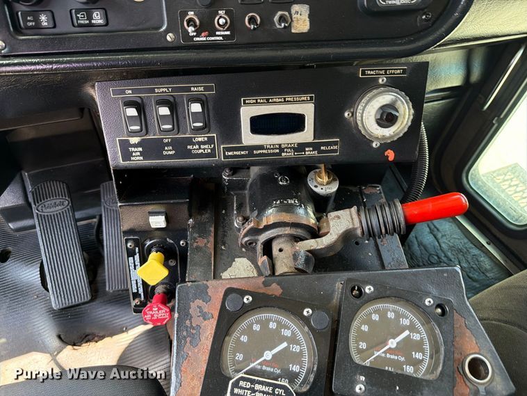 image for item FB5133 2005 Peterbilt 357 crane truck
