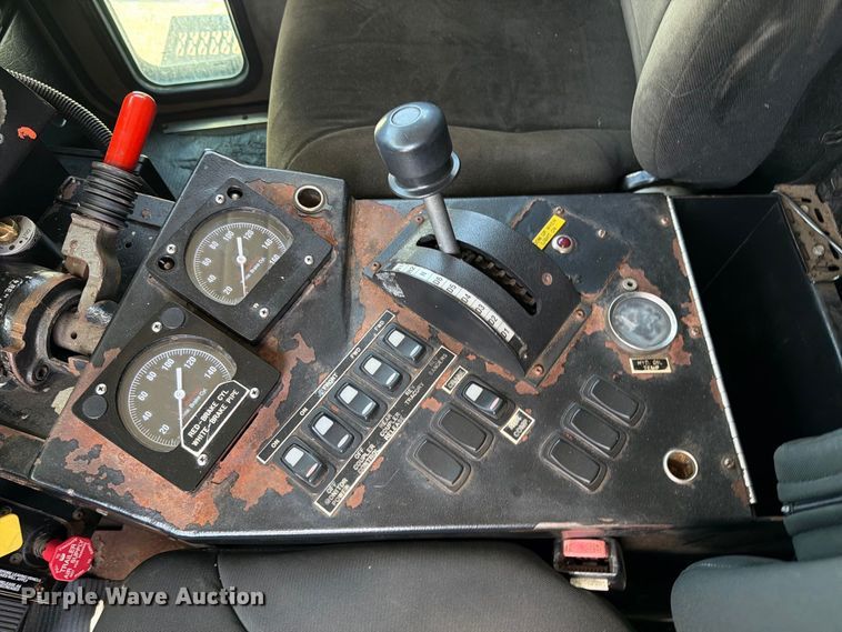 image for item FB5133 2005 Peterbilt 357 crane truck