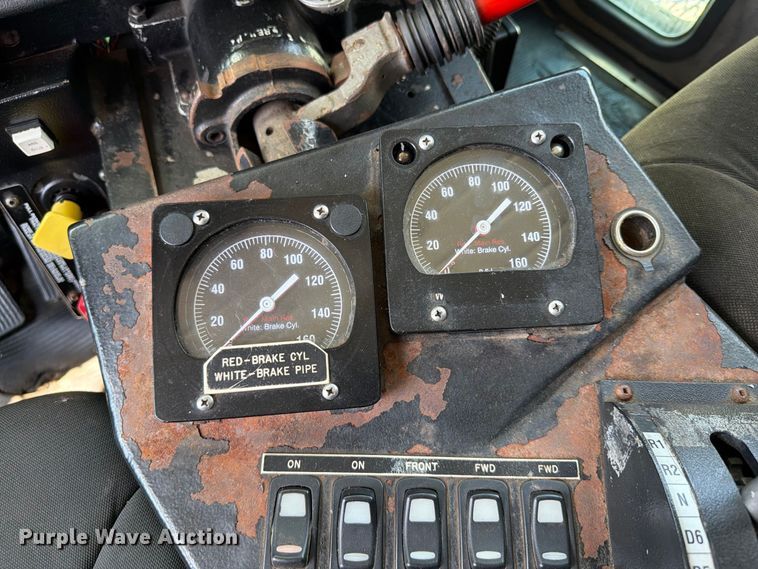 image for item FB5133 2005 Peterbilt 357 crane truck