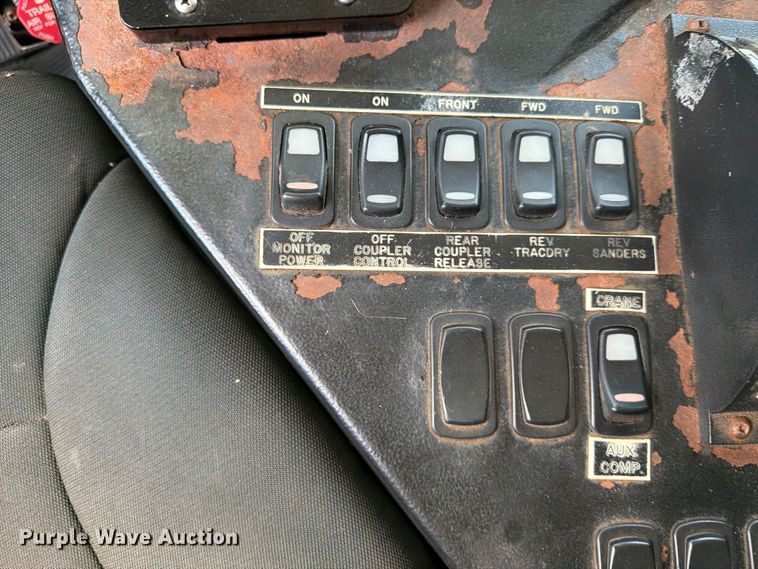 image for item FB5133 2005 Peterbilt 357 crane truck