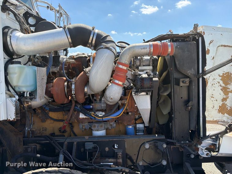 image for item FB5133 2005 Peterbilt 357 crane truck