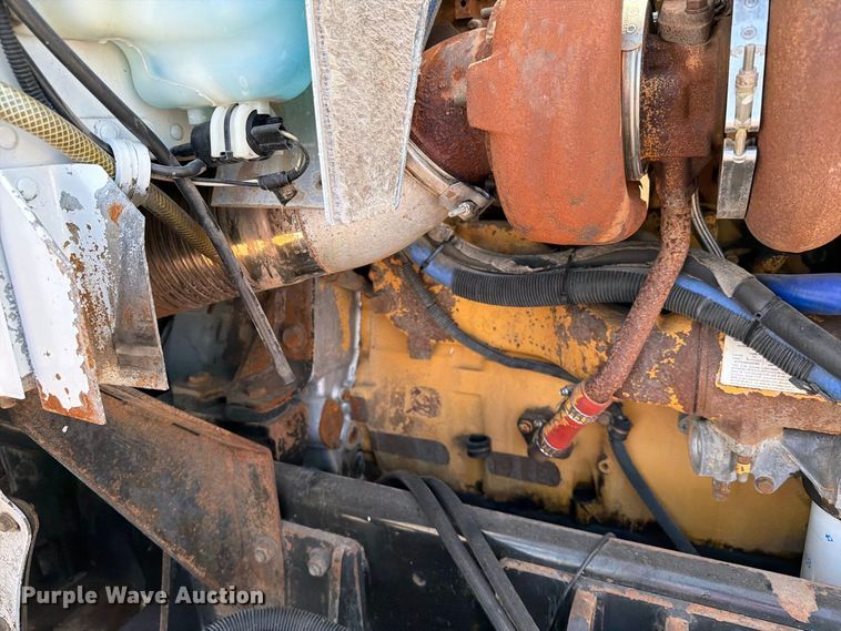 image for item FB5133 2005 Peterbilt 357 crane truck