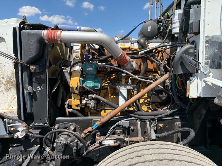 image for item FB5133 2005 Peterbilt 357 crane truck