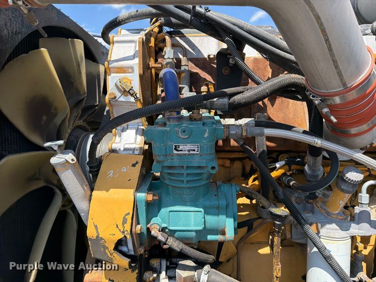 image for item FB5133 2005 Peterbilt 357 crane truck